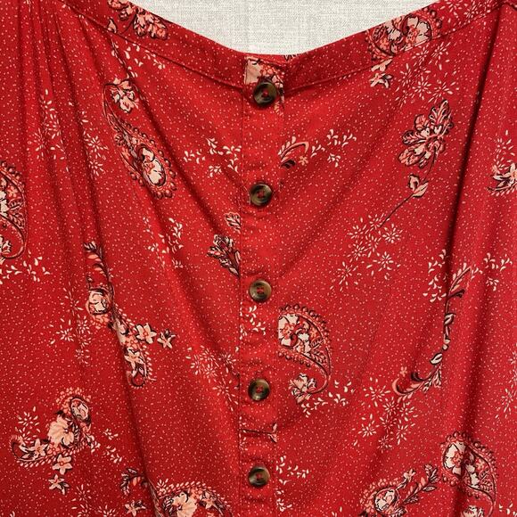 Torrid Red Paisley Print Tank With Buttons - Adjustable Shoulder Straps - Size 2 - Picture 3 of 11